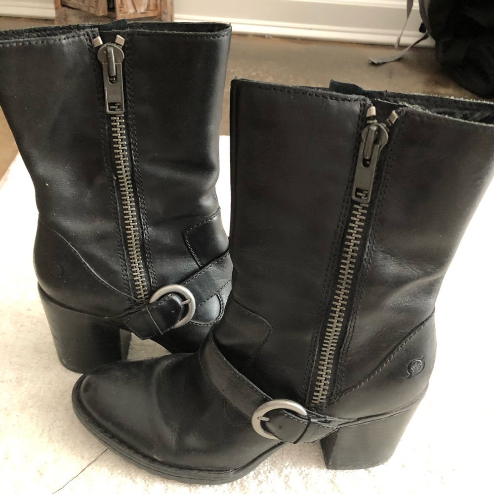 Leather mid-calf boot
